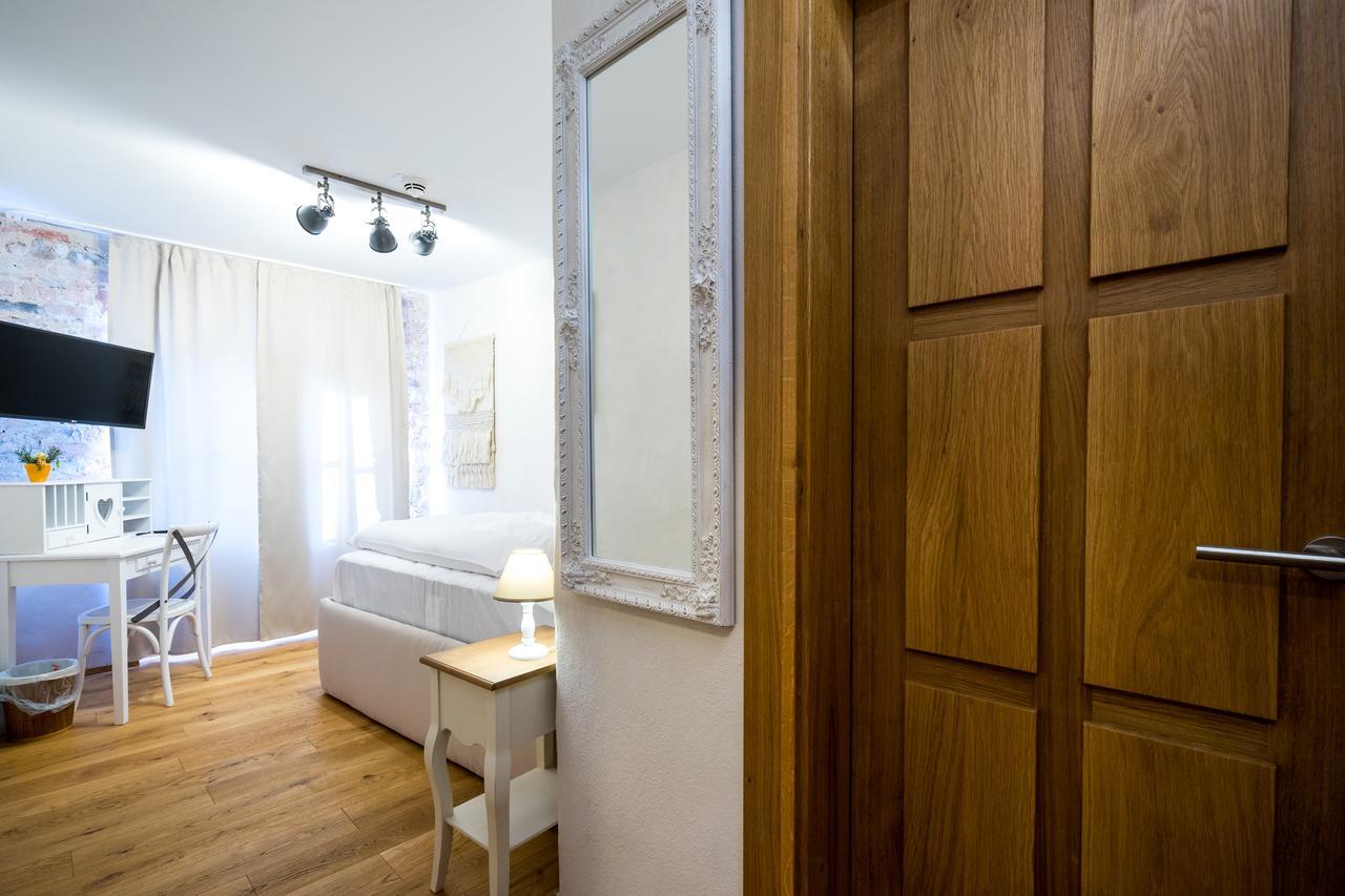 Single Room with Bathroom,579521256:JPEG