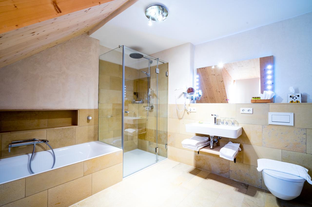 Deluxe Double Studio,579521373:JPEG